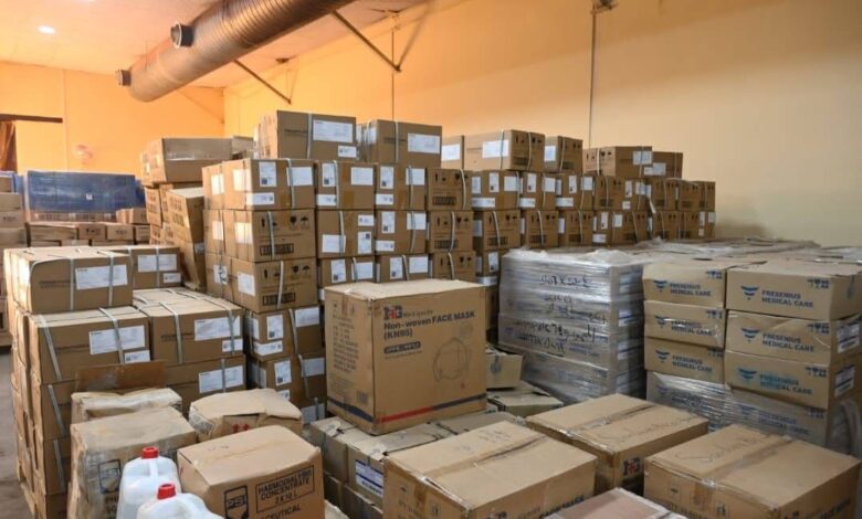 جانب من الامداد الدوائي بمخازن الإمدادات الطبية