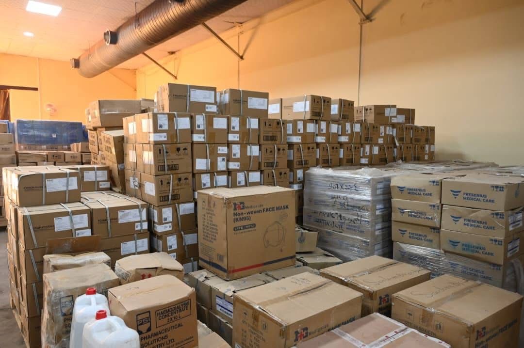 جانب من الامداد الدوائي بمخازن الإمدادات الطبية