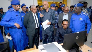 وزير الداخلية يتفقد مصنع الجواز الإلكتروني ببورتسودان 3 IMG 4795