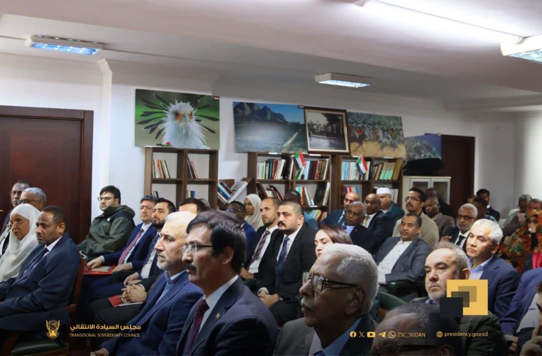 البرهان يتحدث إلى رموز المجتمع السوداني والتركي