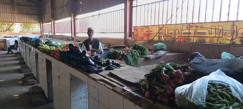 وتوفير السلع الأساسية بأسعار أقل من المعروض في الأسواق