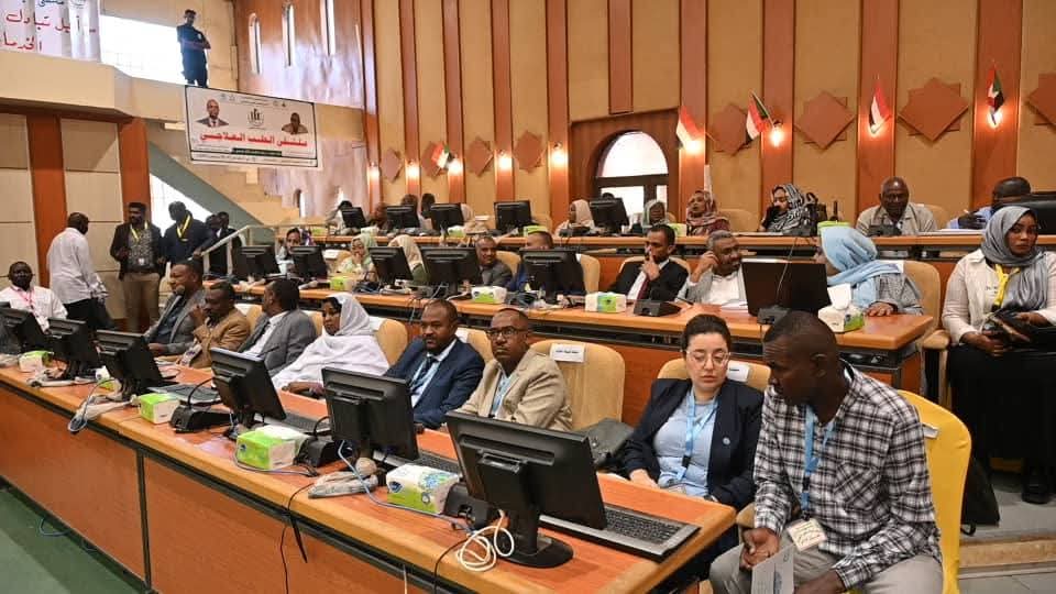 وزير الصحة يشيد بالكوادر الطبية، واصفاً إياهم بـ«الجيش الأبيض»