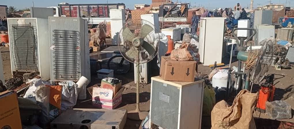 ضبط كميات كبيرة من  منهوبات المواطنين داخل السوق