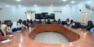 اجتماع ناقش أوضاع النازحين واللاجئين وسير عمليات التطعيمات