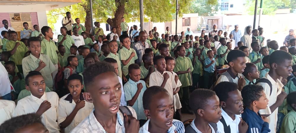 تحسين أوضاع الفصول الدراسية وسد النقص في الإجلاس والكتاب المدرسي 