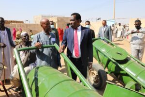 تدشين حزمة من السلال الغذائية والمشروعات الإنتاجية الصغيرة 