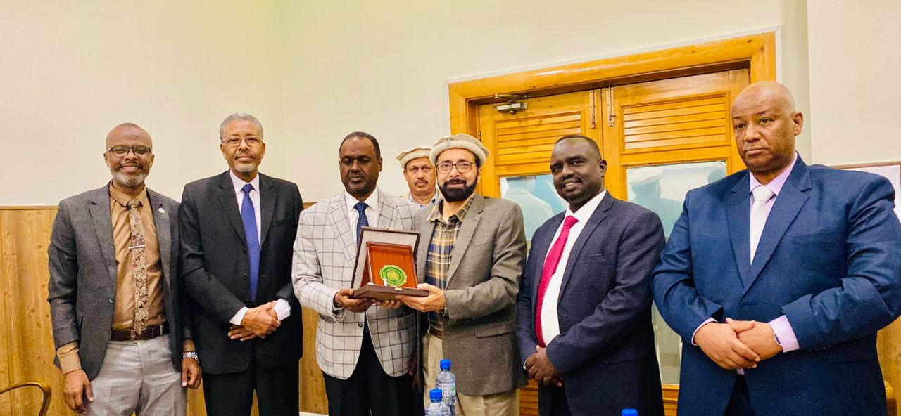 تعزيز العلاقات المهنية والتي تخدم المصالح المشتركة بين البلدين