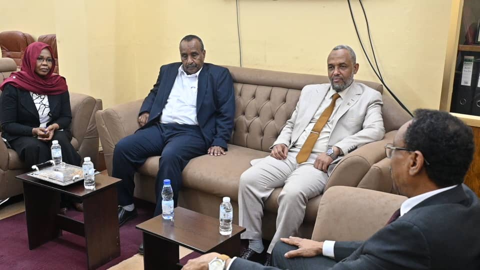 تعزيز التعاون بين وزارتي الصحة والتعليم العالي في مجالي التدريب والبحث العلمي