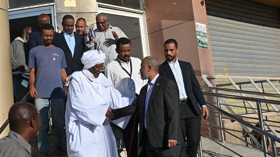 عودة قوية للمستشفى رغم ما تعرض له من نهب للأجهزة والمعدات