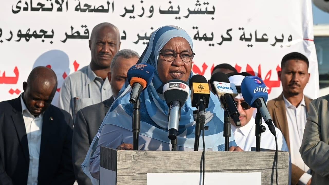 مفوضة العون الانساني تتحدث خلال مراسم استلام ماكينات غسيل الكلي 