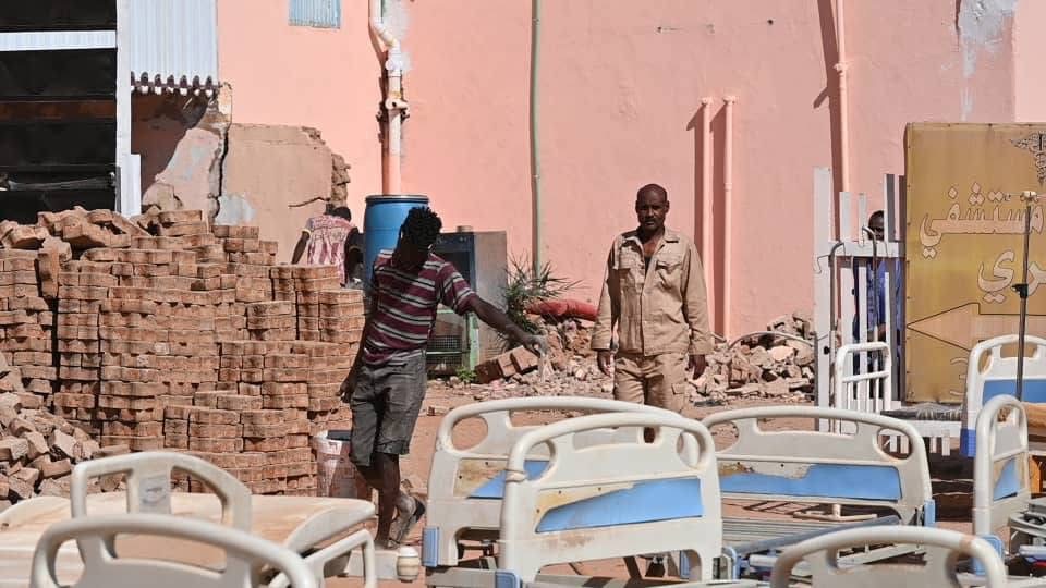 ملامح الدمار الذي طال مستشفي بحري 