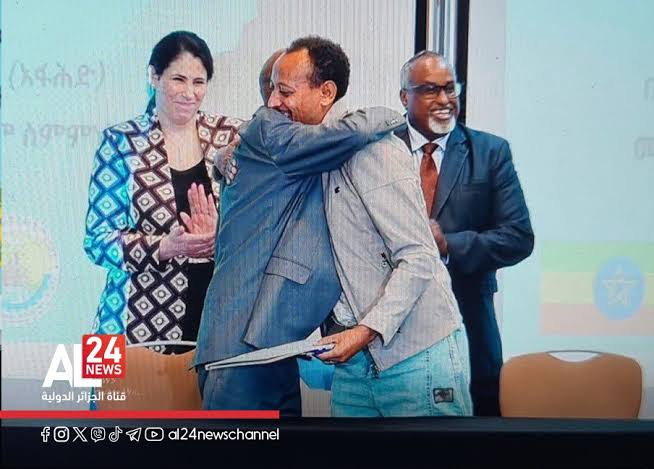 عناق بين منقلب حكومة إقليم وحركة فانو الشعبية بعد توقيع الاتفاق 