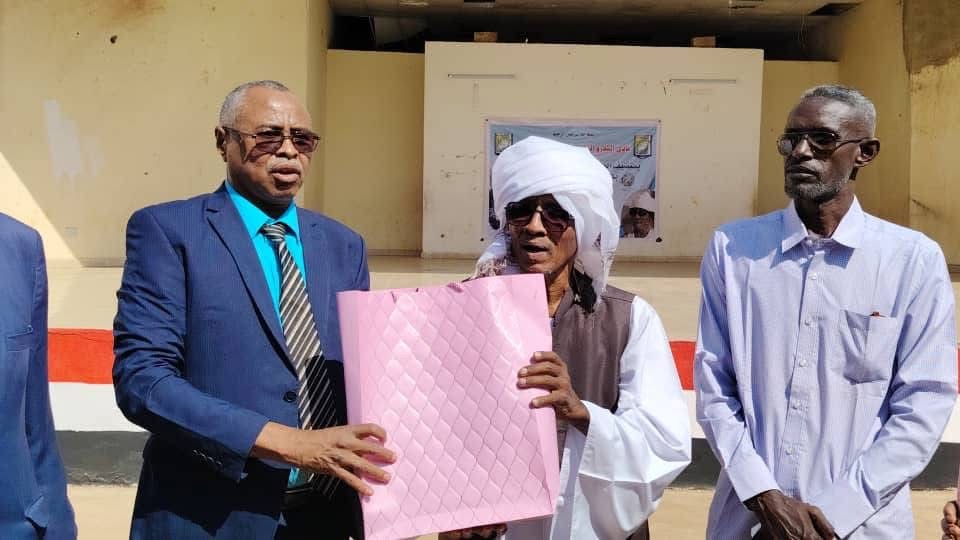 وزير الثقافة والإعلام والسياحة بولاية الخرطوم يكرم النور الجيلاني 