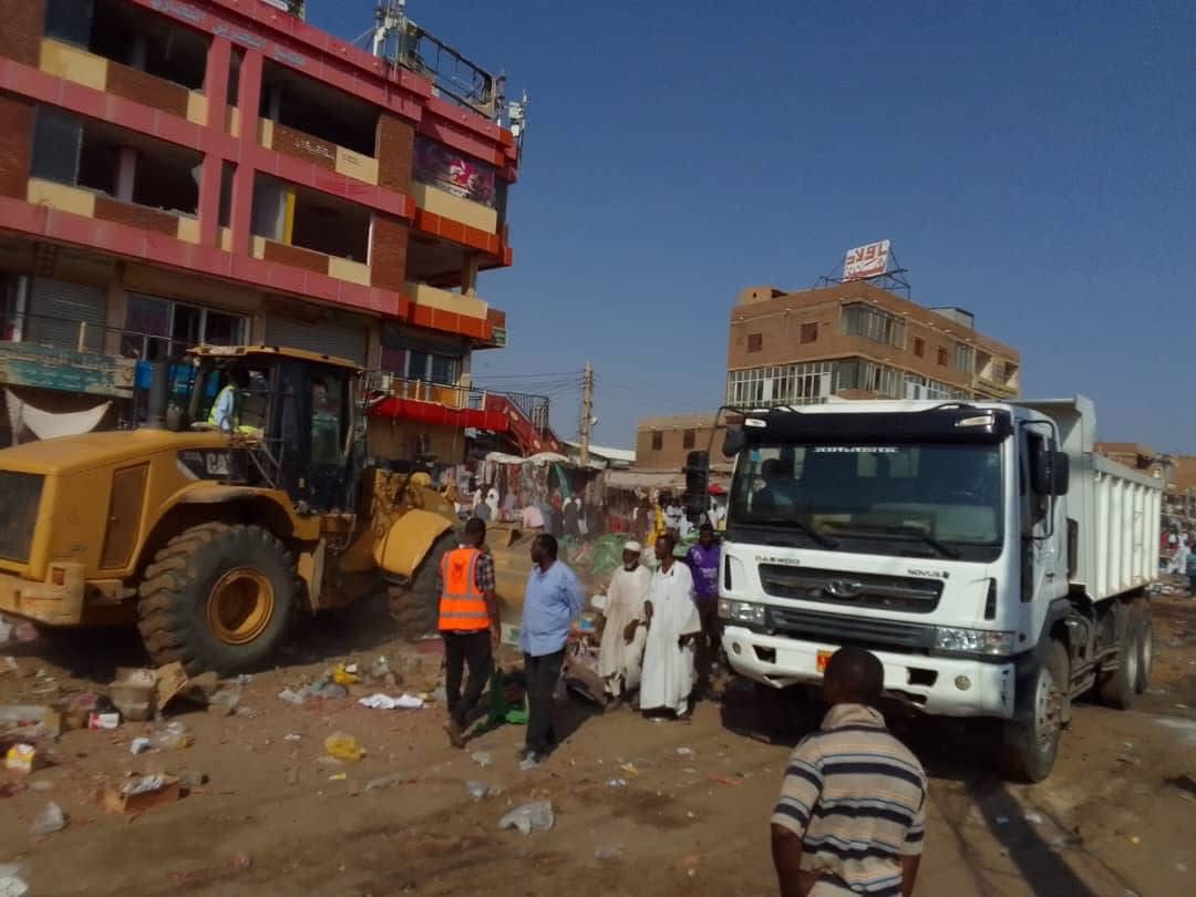 حملة كبرى لإزالة المخالفات بسوق الكلاكلة اللفة 