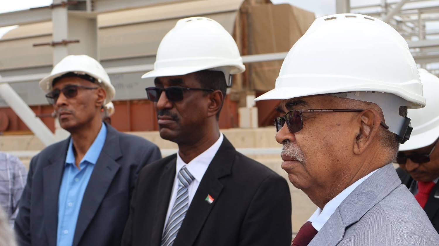 وزير الطاقة ومدير الكهرباء 