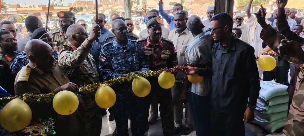 الوالي يفتتح سوق الكرامة للبيع المخفض