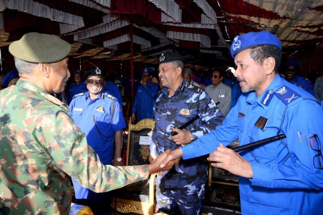 البرهان يفتتح مركز «الفريق أول شرطة حقوقي خالد حسان محيي الدين» لاستخراج الأوراق الثبوتية