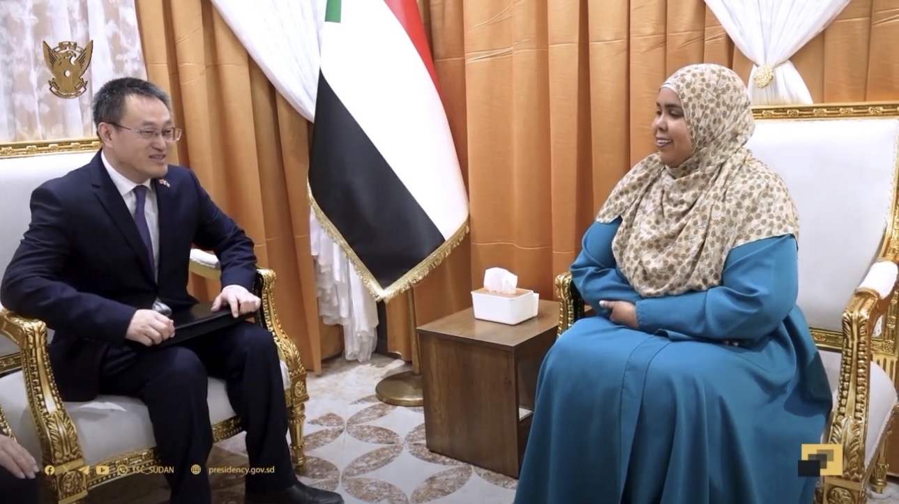 عضو مجلس السيادة والقائم بالأعمال الصيني
