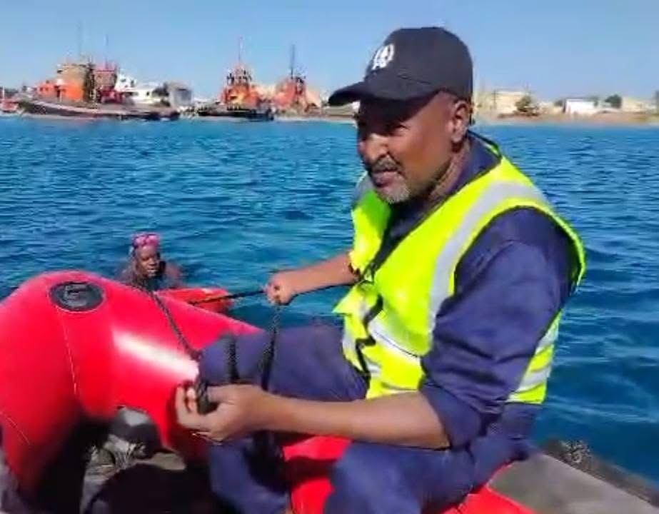 قوات الدفاع المدني بولاية البحر الأحمر تنقذ حياة مواطن
