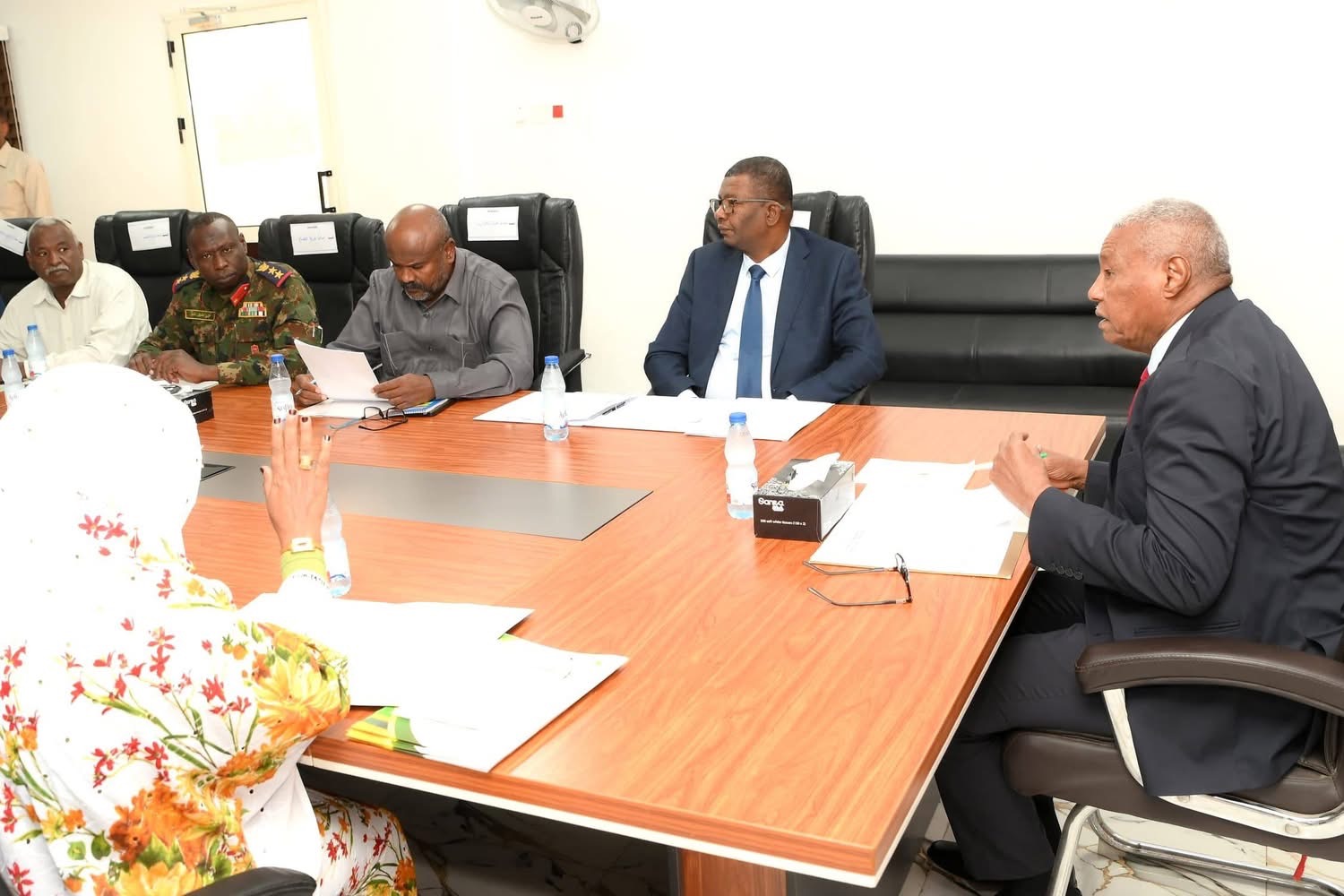 وزير الداخلية، يترأس اجتماع اللجنة القومية العليا لمراجعة أوضاع المواطنين القادمين من المناطق المتأثرة 