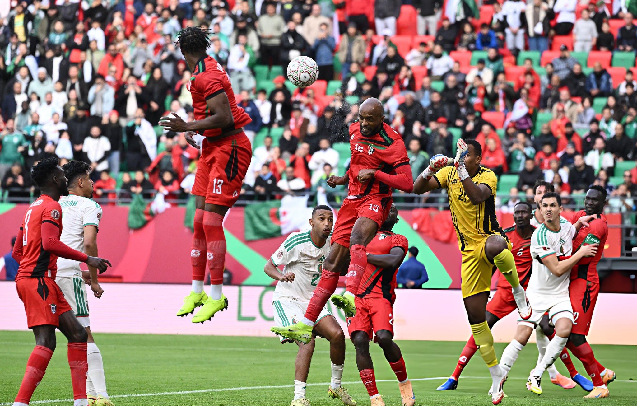 مهمة صقور الجديان تعقدت بطرد لاعب محور الدفاع صلاح عادل