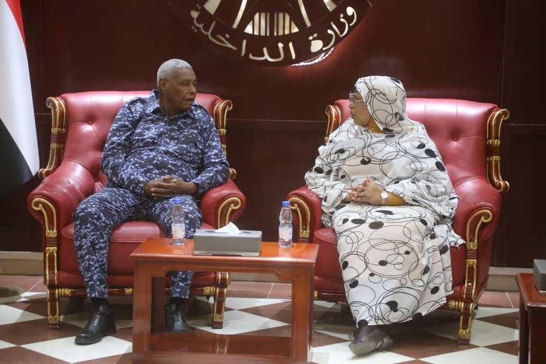 وزيرة شؤون مجلس الوزراء تشيد بإنجازات الداخلية