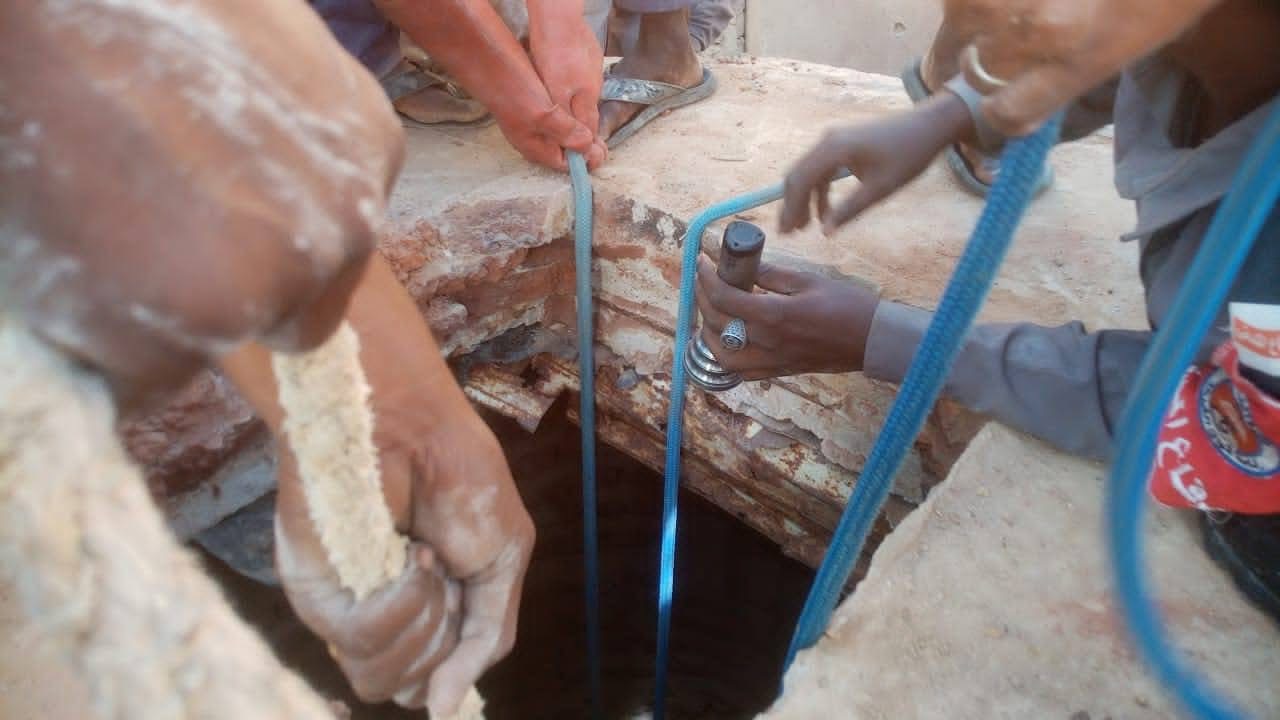 عملية معقدة لانتشال جثمان الطفلة 