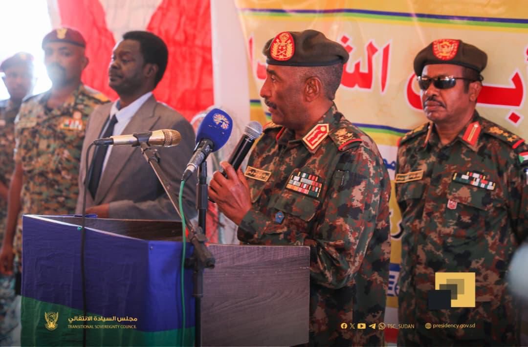 البرهان يتحدث خلال مراسم تأبين شهداء حركة تحرير السودان 