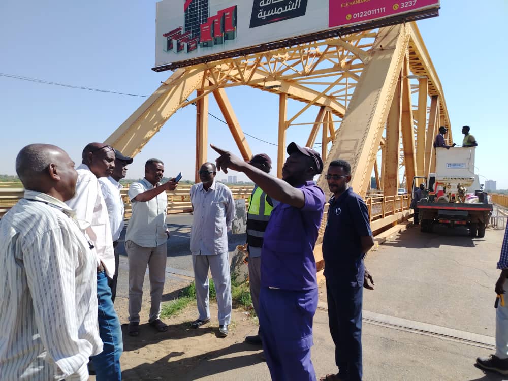 أعمال صيانة إنارة جسر النيل الأبيض
