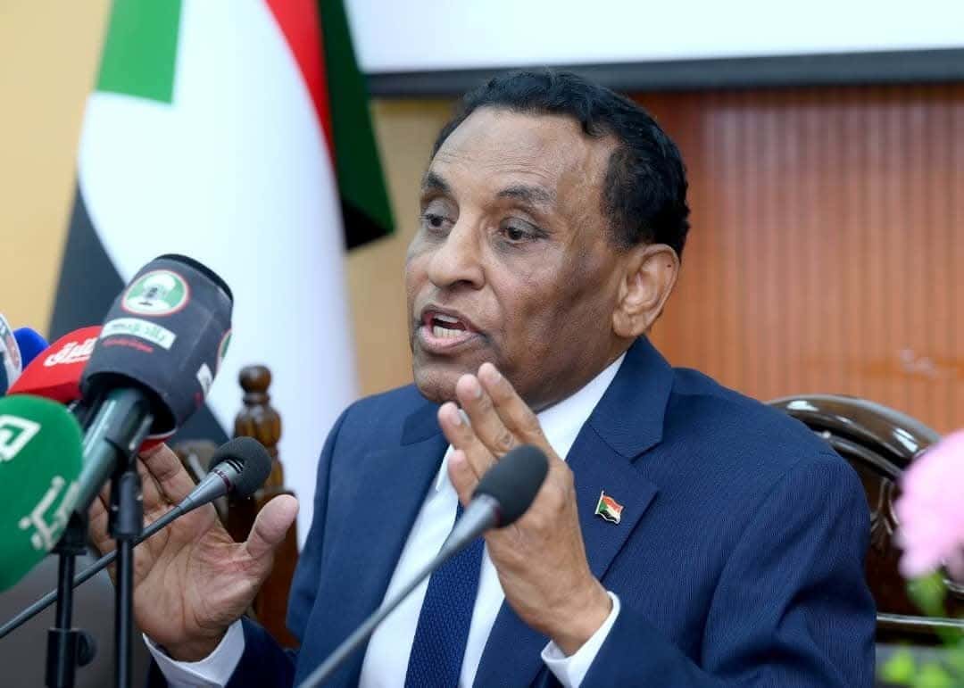 رئيس الوزراء يعلن عودة الحكومة للخرطوم 