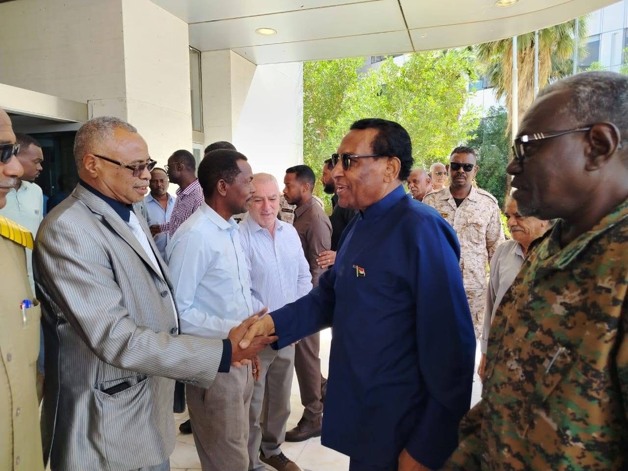 رئيس الوزراء يقف علي جهود إعادة تأهيل البنية التحتية