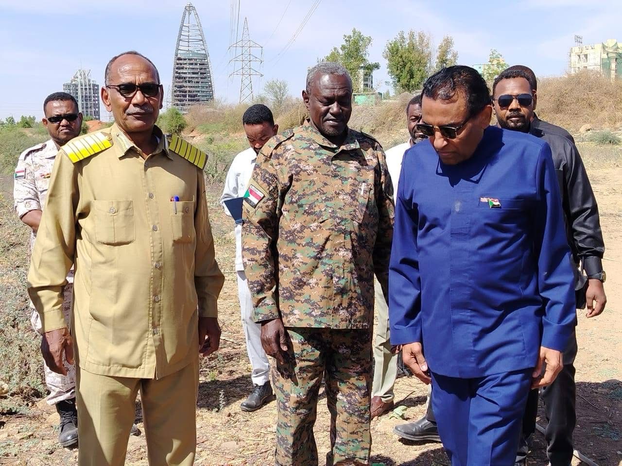 رئيس الوزراء يتفقد غابة السنط