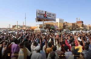 حشود جماهيرية في استقبال البرهان بالكلاكلة 