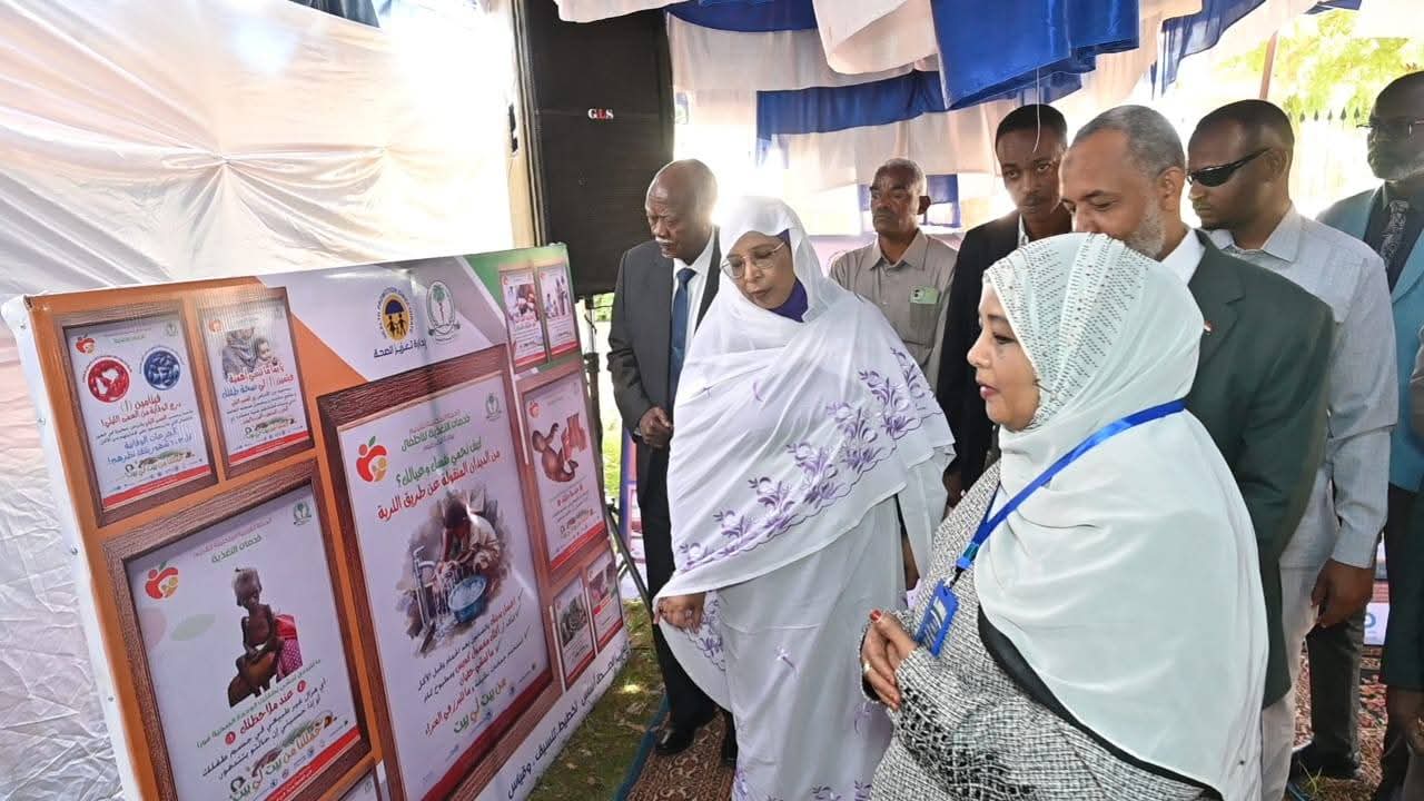 وزير مجلس الوزراء تفتتح معرض وزارة الصحة الاتحادية