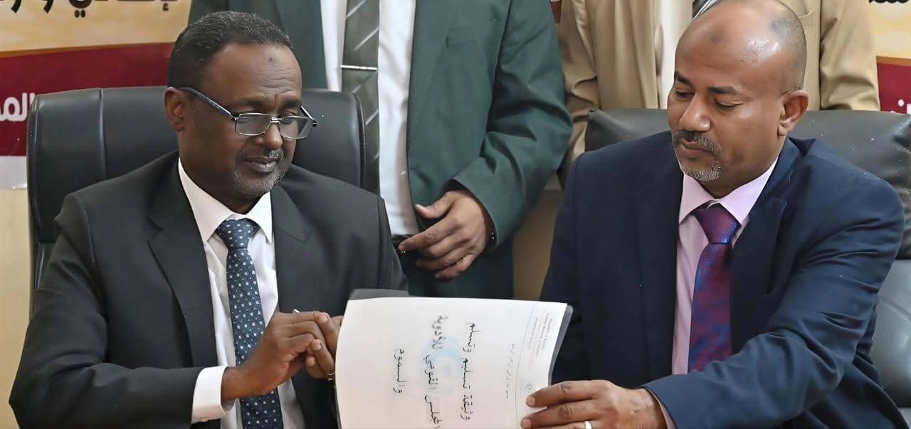 وإجراءات التسليم والتسلم بين  قيادات المجلس القومي للأدوية والسموم