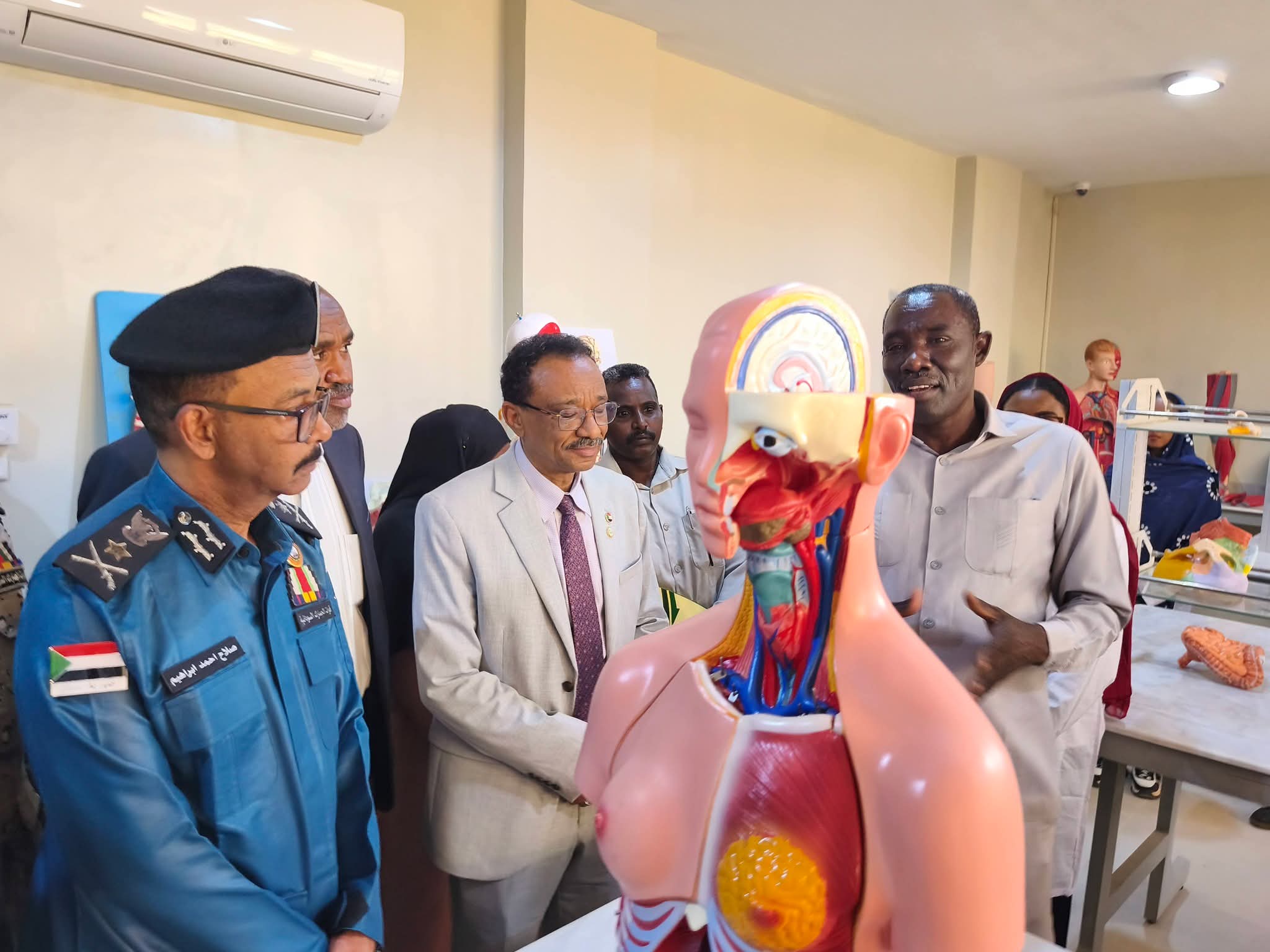 التزام الوزارة بتقديم الدعم اللازم وتهيئة البيئة المناسبة لاستقرار الدراسة