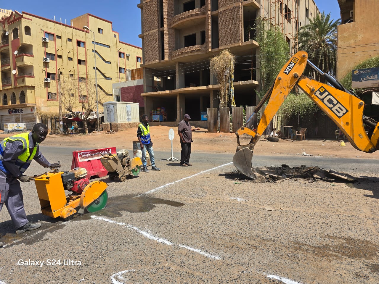 تنفيذ أعمال صيانة بشارعي القصر والستين