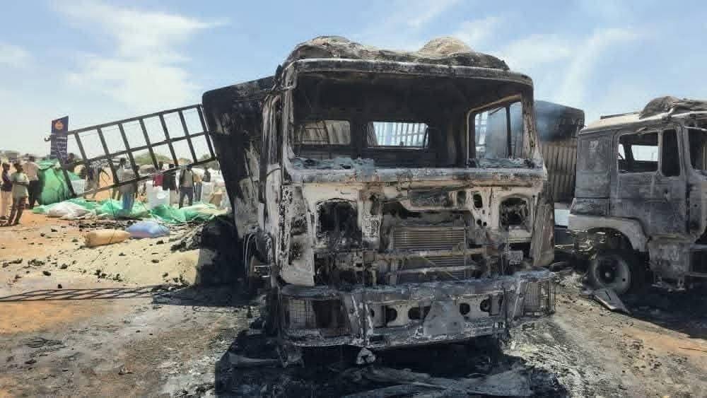 شاحنة مدمرة نتيجة الهجوم 