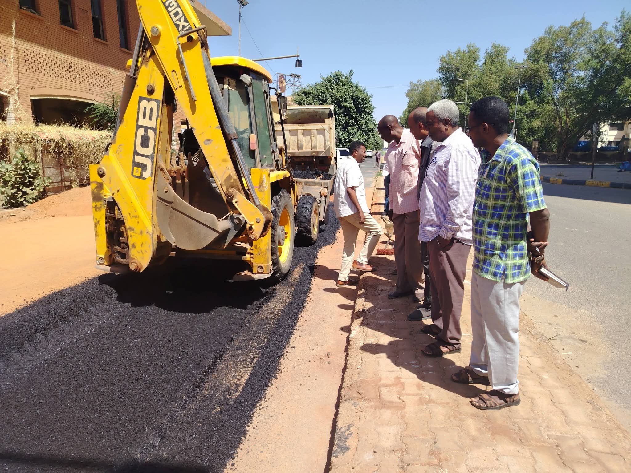 أعمال صيانة وتأهيل عدد من الطرق الرئيسية بمناطق الخرطوم وبحري وأم درمان