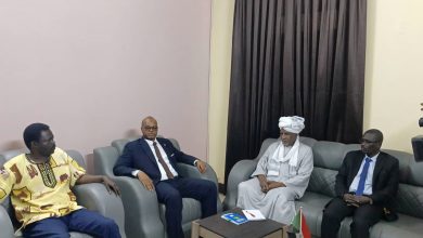 مناوي يبحث مع التربية امتحانات اللاجئين بشرق تشاد 7 IMG 20260502 WA0031