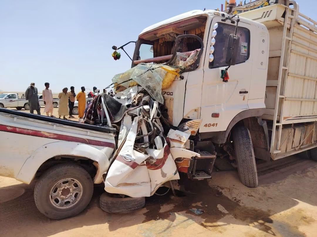 اصطدام مباشر بين الشاحنة والسيارة