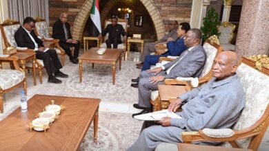 رئيس الوزراء السوداني يطلع على أداء قطاعي النفط والكهرباء 2 IMG 9140