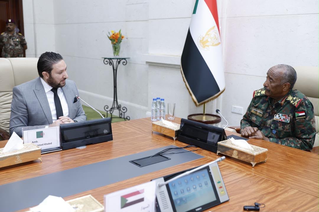 البرهان يلتقي الوفد الأفريقي