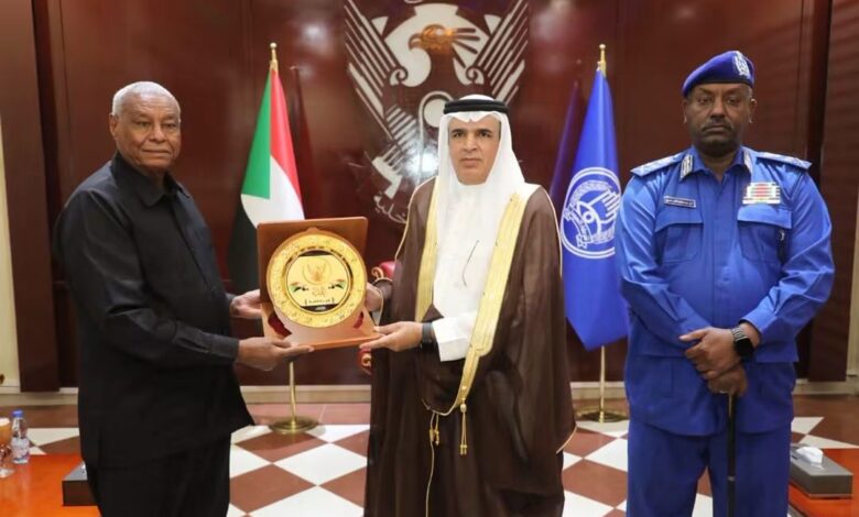 وزير الداخلية يلتقى سفير المملكة العربية السعودية 1 FB IMG 1789575259797