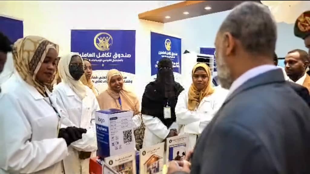 وزير الصحة: استقرار الإمدادات الدوائية وتدشين صيدلية «الشهيد أحمد حسن» 2 وزير الصحة أن الإمدادات الطبية كانت من أوائل المؤسسات التي استأنفت نشاطها عقب اندلاع الحرب
