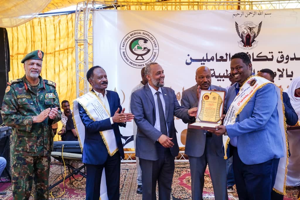وزير الصحة: استقرار الإمدادات الدوائية وتدشين صيدلية «الشهيد أحمد حسن» 5 جانب من مراسم الافتتاح تكريم