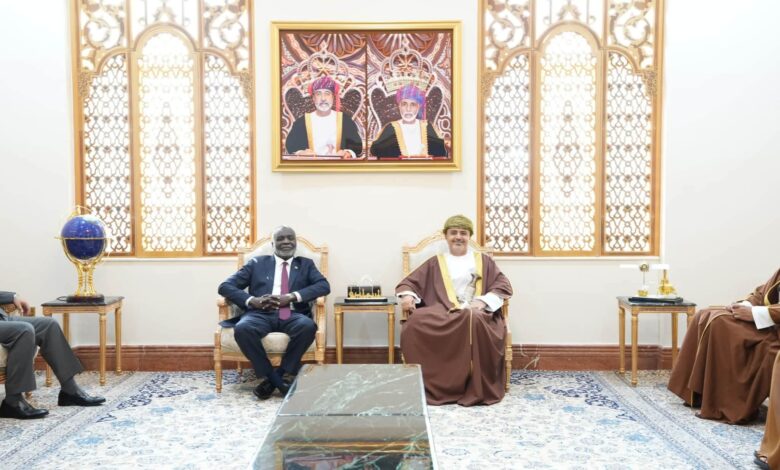 وزير المالية ووزير النقل العماني يبحثان تعزيز التعاون 1 FB IMG 1792959134343