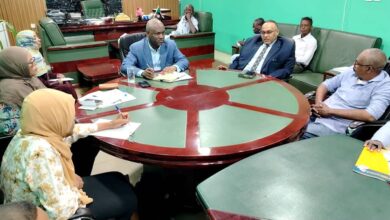 مدير عام الزراعة بالخرطوم يلتقي أصحاب شركات الدواجن بالولاية 2 IMG 20261015 WA0037