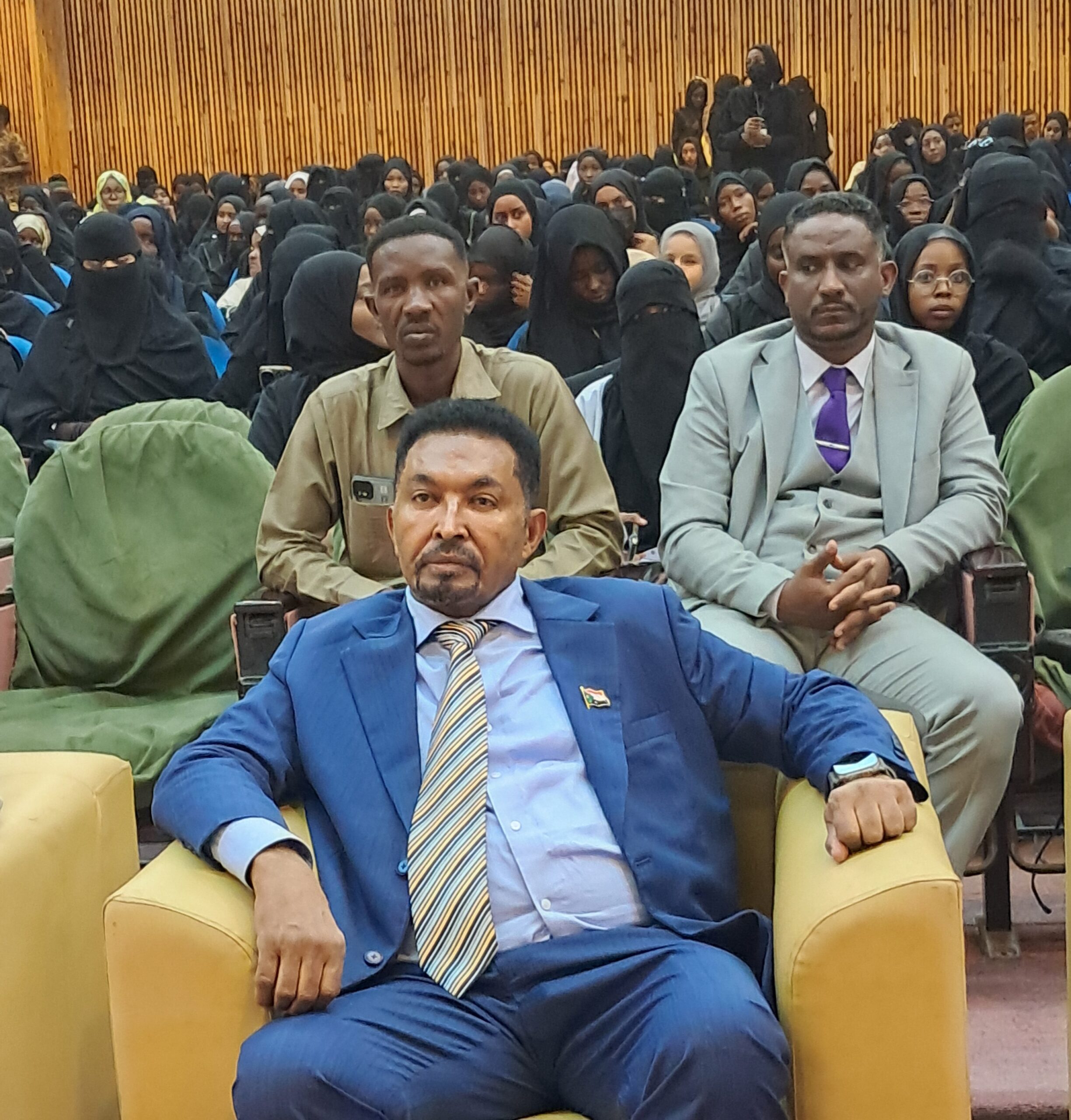  المنصوري يطالب بالابتكار في تقديم منتجات مبتكرة تنافس الأسواق العالمية 